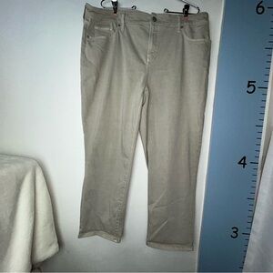 Chico's So Slimming Girlfriend Slim Leg Crop Beige Jeans Size 3.5 or XL/18.